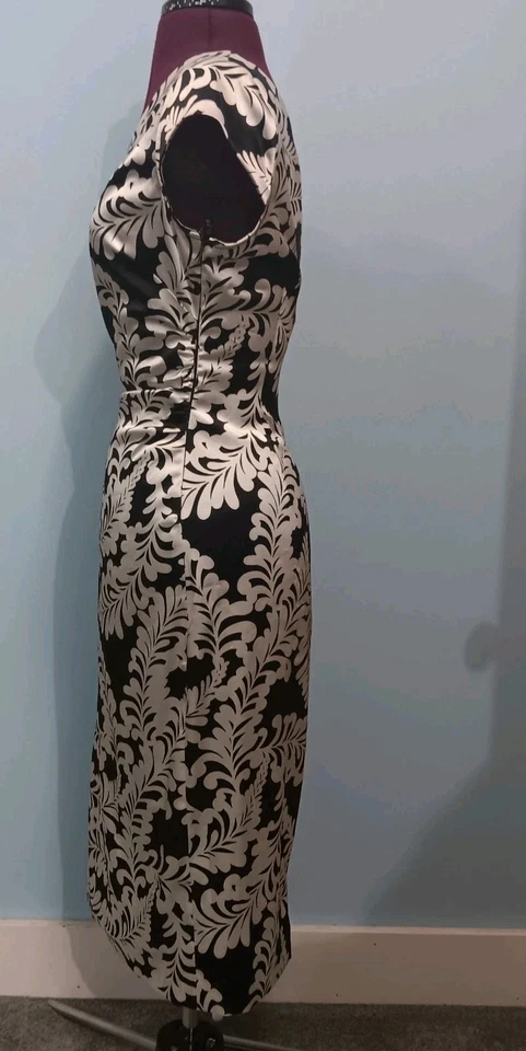 Vestido Maggy London Negro/Blanco Elastizado Doble Ancho Escote en V Acanalado Satén 8 Foto 4 de 4