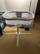 Halo Bassinest Swivel Sleeper Bedside Bassinet Removable Bed
