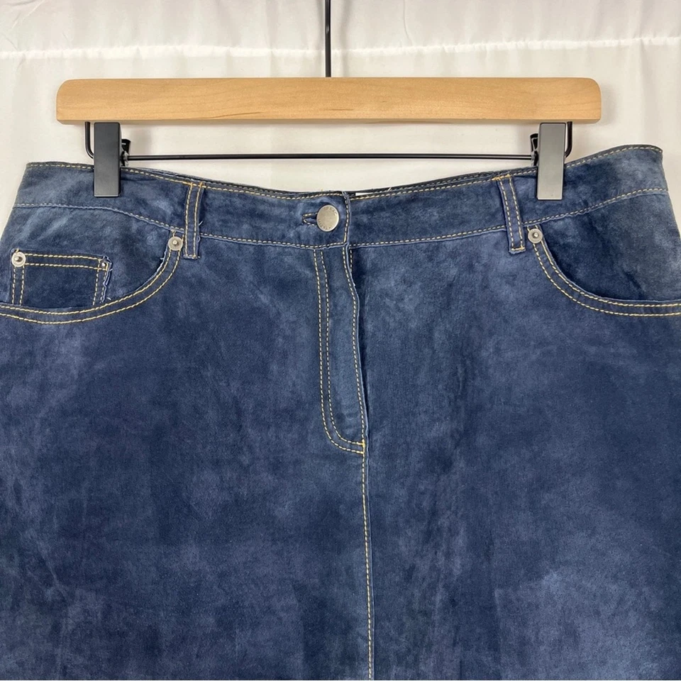 Falda midi de gamuza con puntada superior azul para mujer talla 12 Academia Preppy School Mizrahi Foto 3 de 4