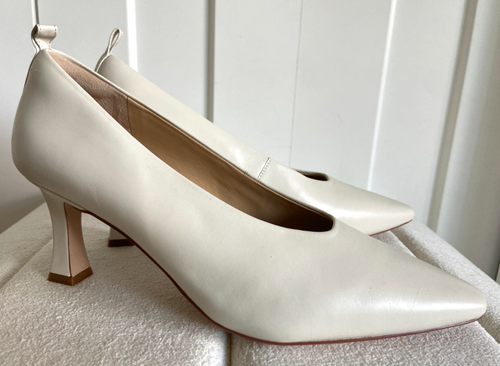 NEW 7 or 9 Sharp Pointed Toe Tapered Kitten Heel Leather Pump EU 39 - Cream - 第 1/13 張圖片