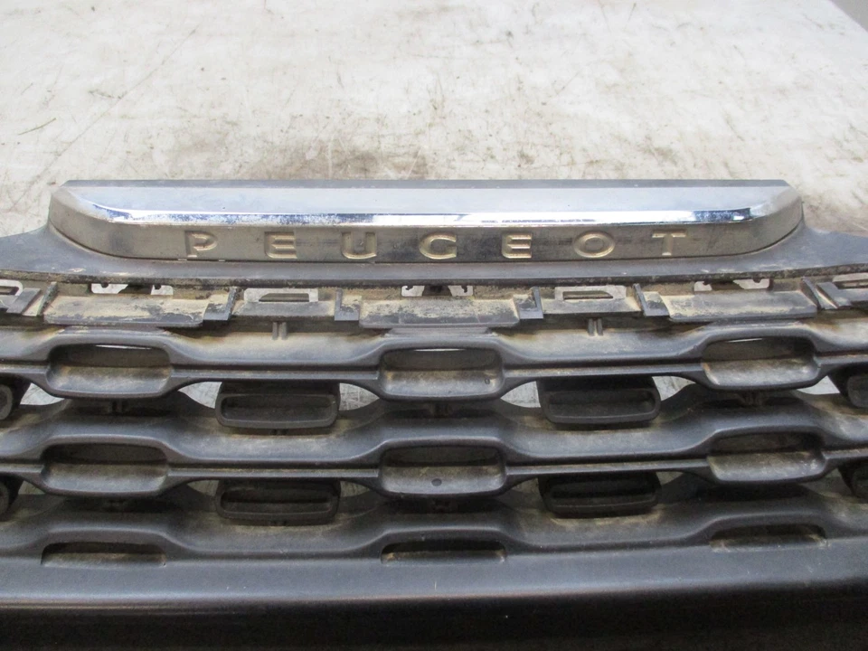 Calandre 9676232980 Peugeot 208 I - Photo 2/3