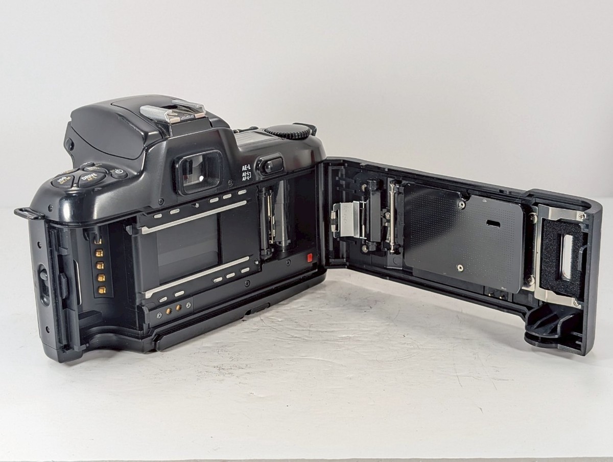 Exc+5 +] Nikon F601 QD SLR Film Camera + AF Nikkor 35-135mm f/3.5