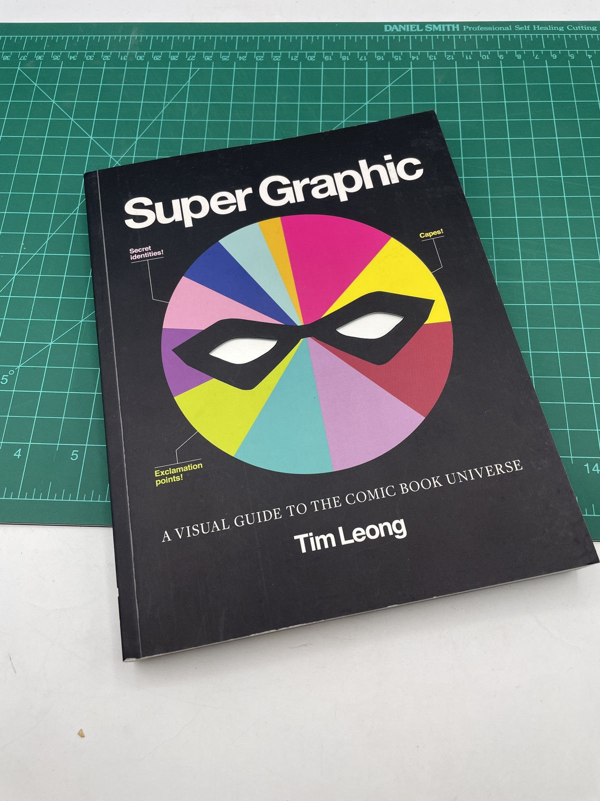 Super Graphic | Visual Guide to Comic Book Universe | 2013 Chronicle
