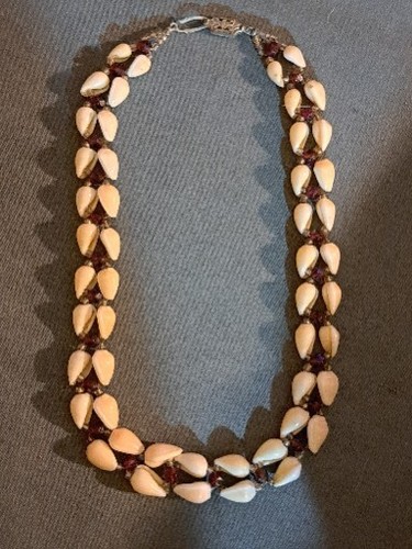 Vtg 14" Choker Necklace Fixed Double Strand Tiny Shells & Garnet Colored Beads - Picture 2 of 4