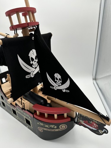 Le Toy Van Barbarossa Pirate Ship Set Premium Wooden Toys for Kids Ages 3 yea... - Picture 6 of 13