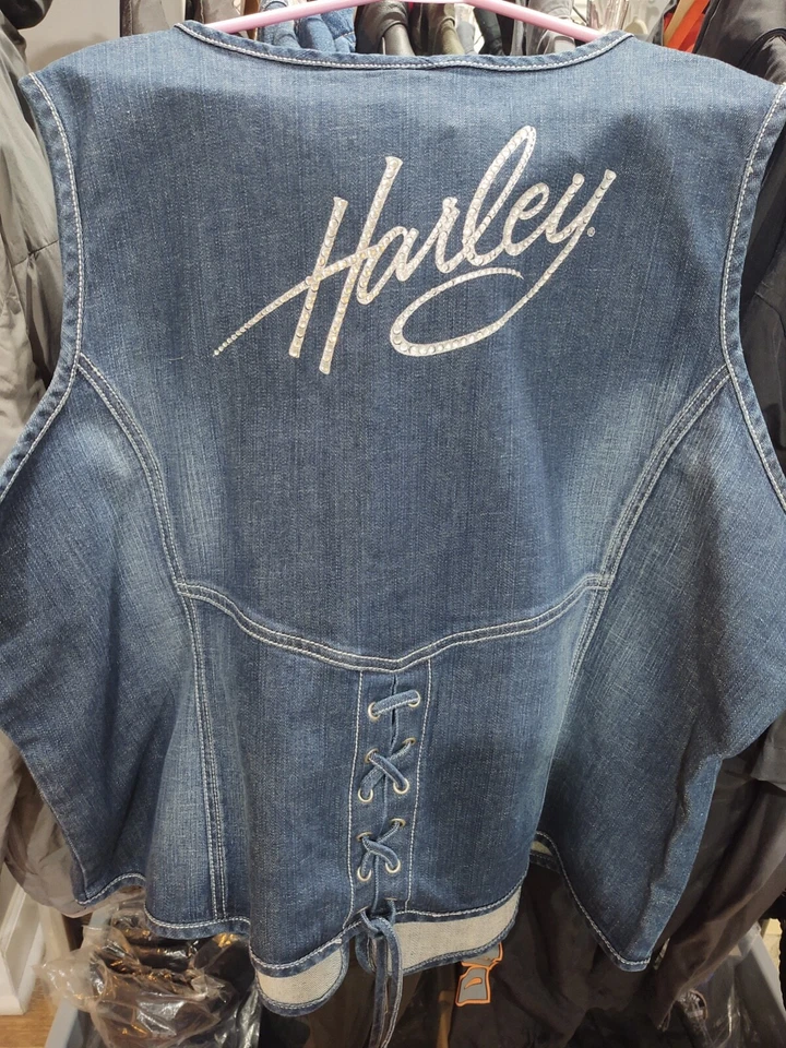 Colete Harley-Davidson® Tamanho: 3W Azul Denim Embelezado Novo com Etiquetas 99169-10VW/003W - Imagem 3 de 3