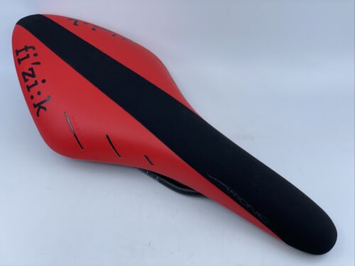 fi'zi:k ARIONE R5 Red on Black Road Saddle Manganese Rails NEW IN OEM PACKAGING - Picture 1 of 8