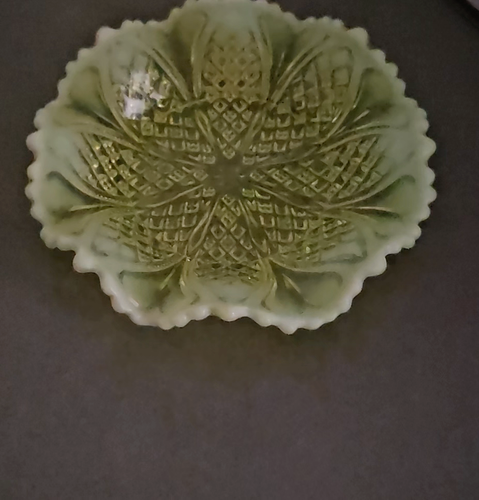 Victorian GEORGE DAVIDSON Uranium Pearline Vaseline Glass Dish - William & Mary - Video 1 di 1