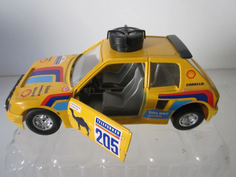 1/24 1/25 BBURAGO VOITURE DE SPORT PEUGEOT 205 TURBO AVEC OUVRANTS - Photo 2/4