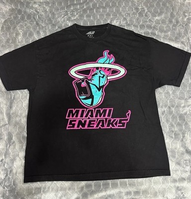 EXTREMELY RARE VINTAGE MIAMI SNEAKS Dwyane Wade Miami Heat T-Shirt Size XXL VNC 