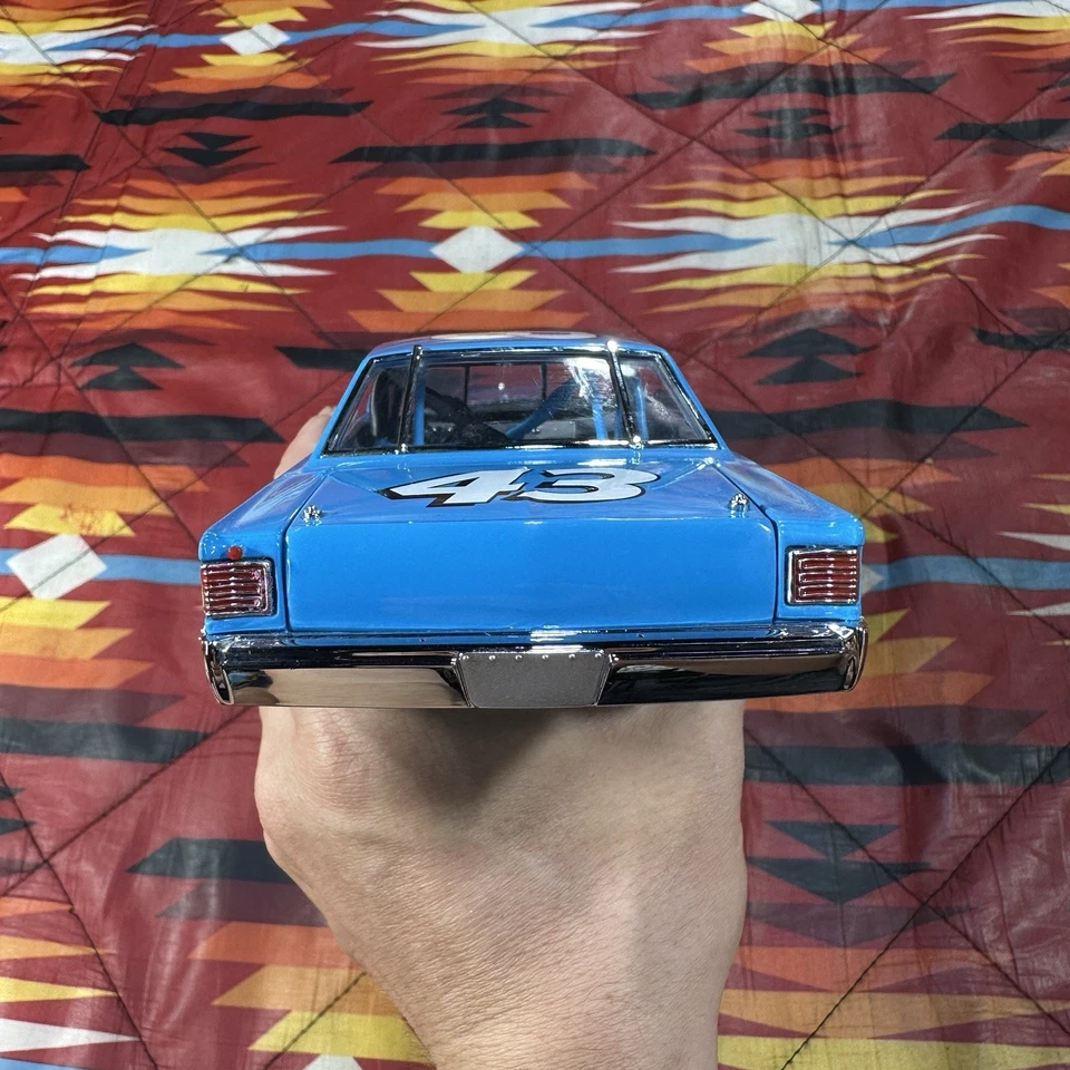 Richard Petty 1:24 #43 Plymouth GTX Belvedere 1967 Franklin Mint Diecast - Image 4 of 4