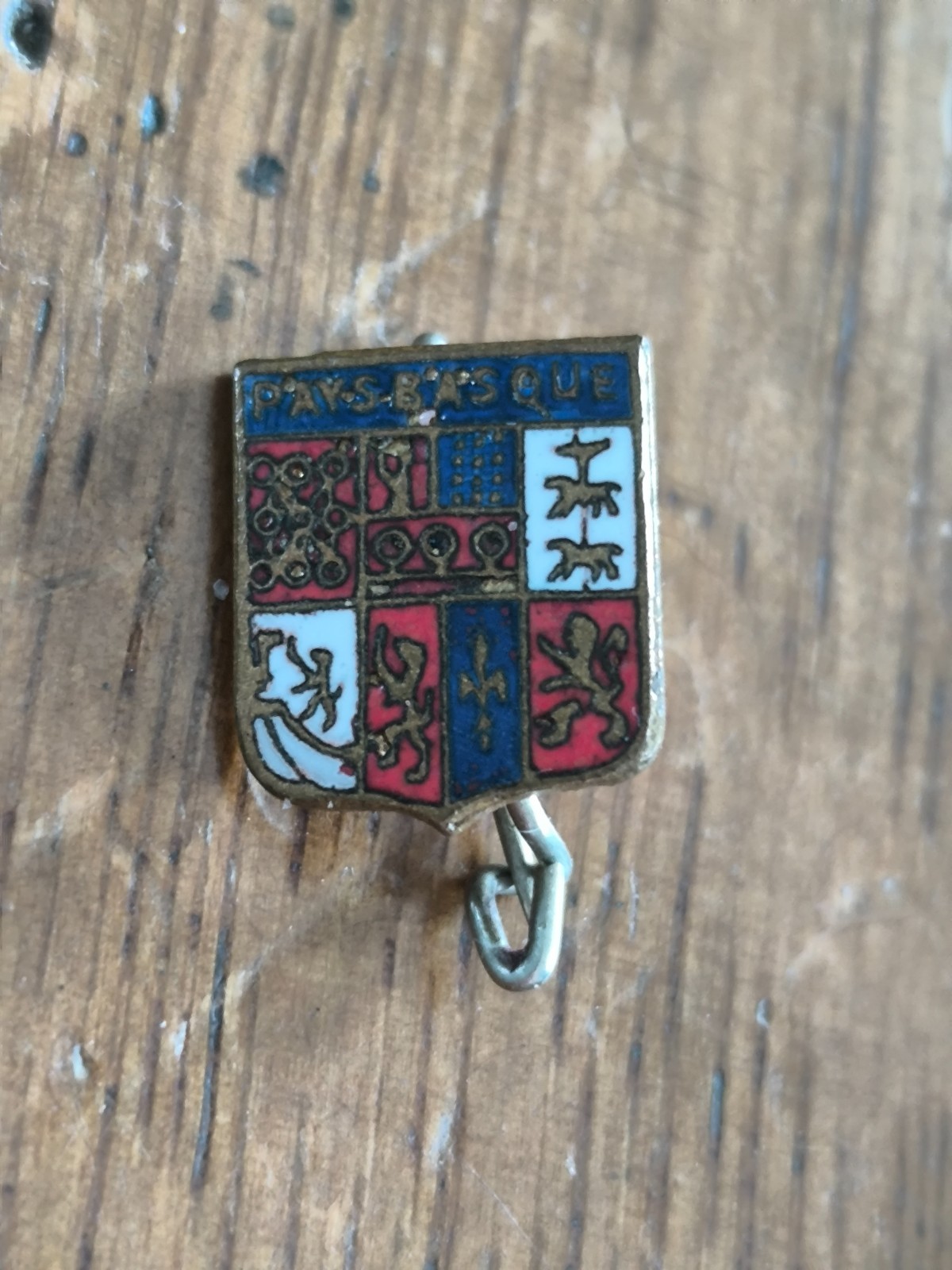 Old badge brooch coat of arms Basque Country /AA81