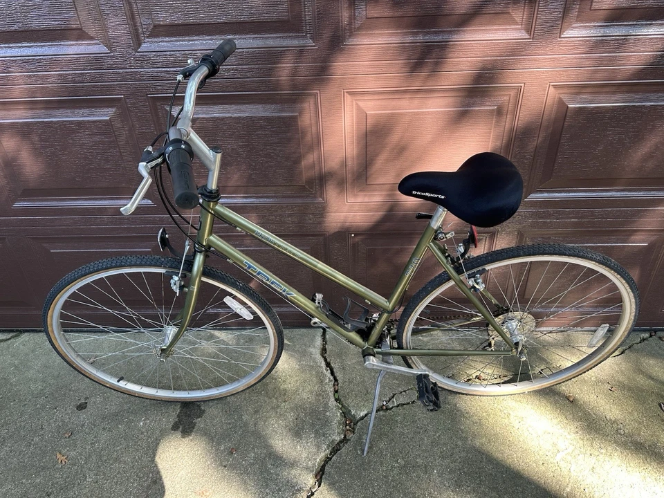 Vintage Trek Multitrack 720 Women’s Hybrid Bike - Image 2 of 4