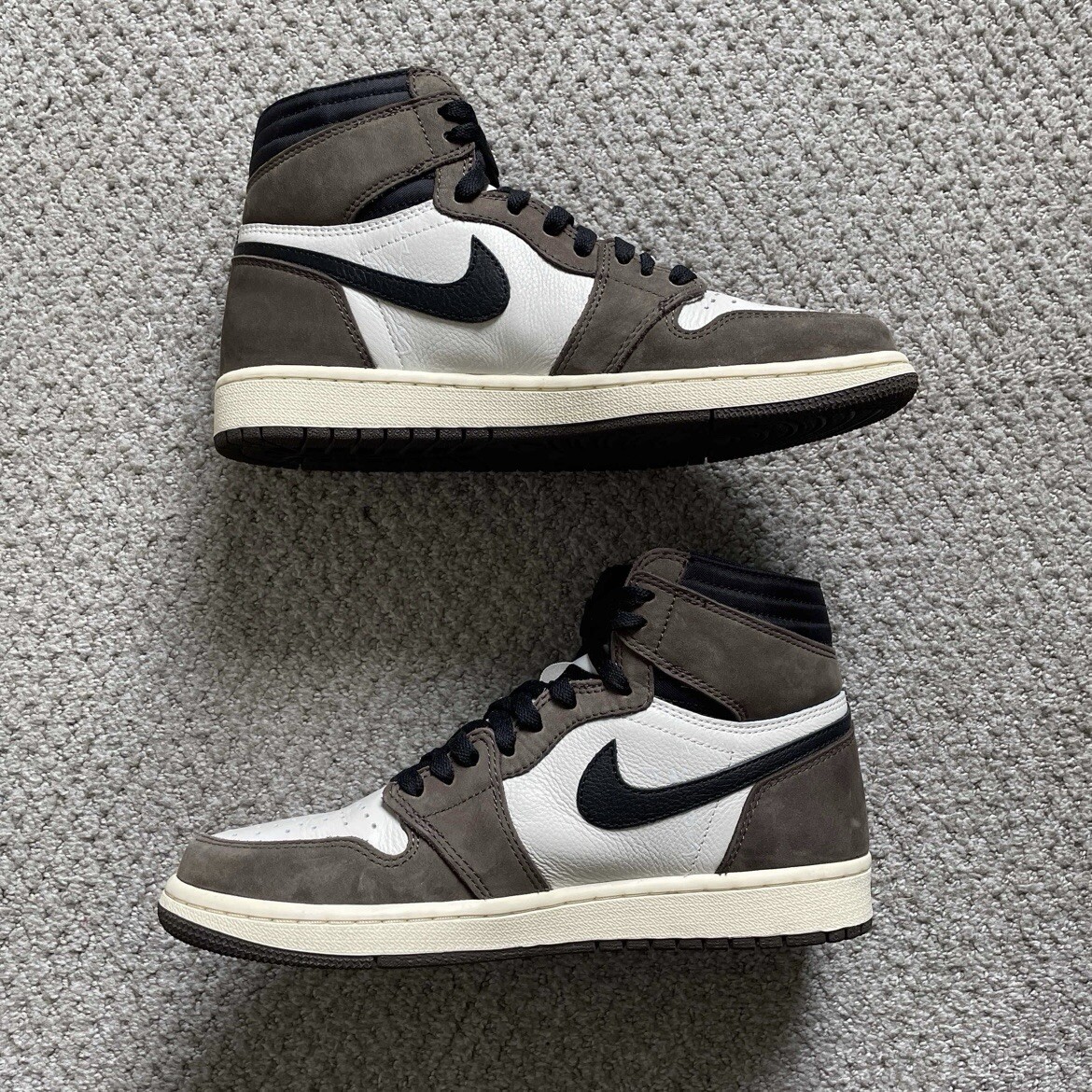 靴 NIKETravisScott AJ1 Jordan 1 Retro OG x Travis Scott High Mocha - Size 8.5
