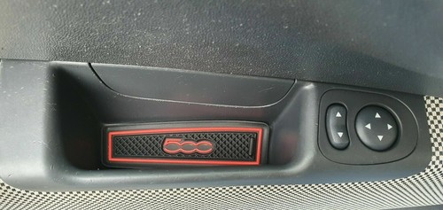 JUEGO DE ALMOHADILLAS SALPICADERO FIAT 500 ABARTH 2008 - 2015 MODELO MK1 EN LOGOTIPO NEGRO + BLANCO - Imagen 5 de 7