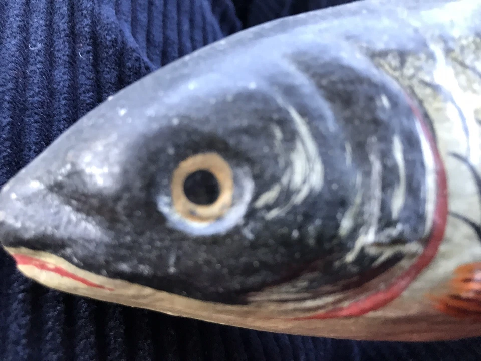 Contenedor de caramelos de papel maché de Dresde figura pez trucha ojos de vidrio adorno RARO Foto 2 de 4