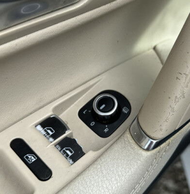04-10 VW Touareg Door Mirror Switch Knob Control Power Folding OEM 7L6959565 04-10 VW Touareg Door Mirror Switch Knob Control Power Folding OEM 7L6959565
