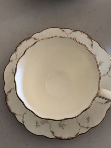 MIKASA IVORY BONE CHINA REMEMBRANCE FOOTED CUP & SAUCER SET OF 7 EXTRA SAUCER - Picture 3 of 13