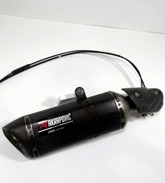 Akrapovic Slip-On Line (Carbon)