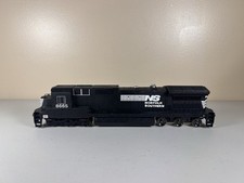 HO Spectrum Needs Repair Norfolk Southern Dash 8-40C #8665