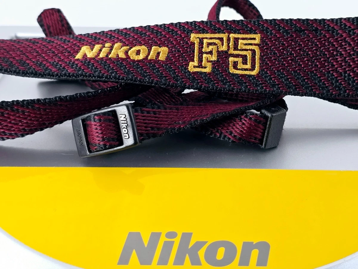 Cinturino Fotocamera Nikon Vintage Rosso E Nero – Rivettatura In Metallo – Usato Dal Giappone