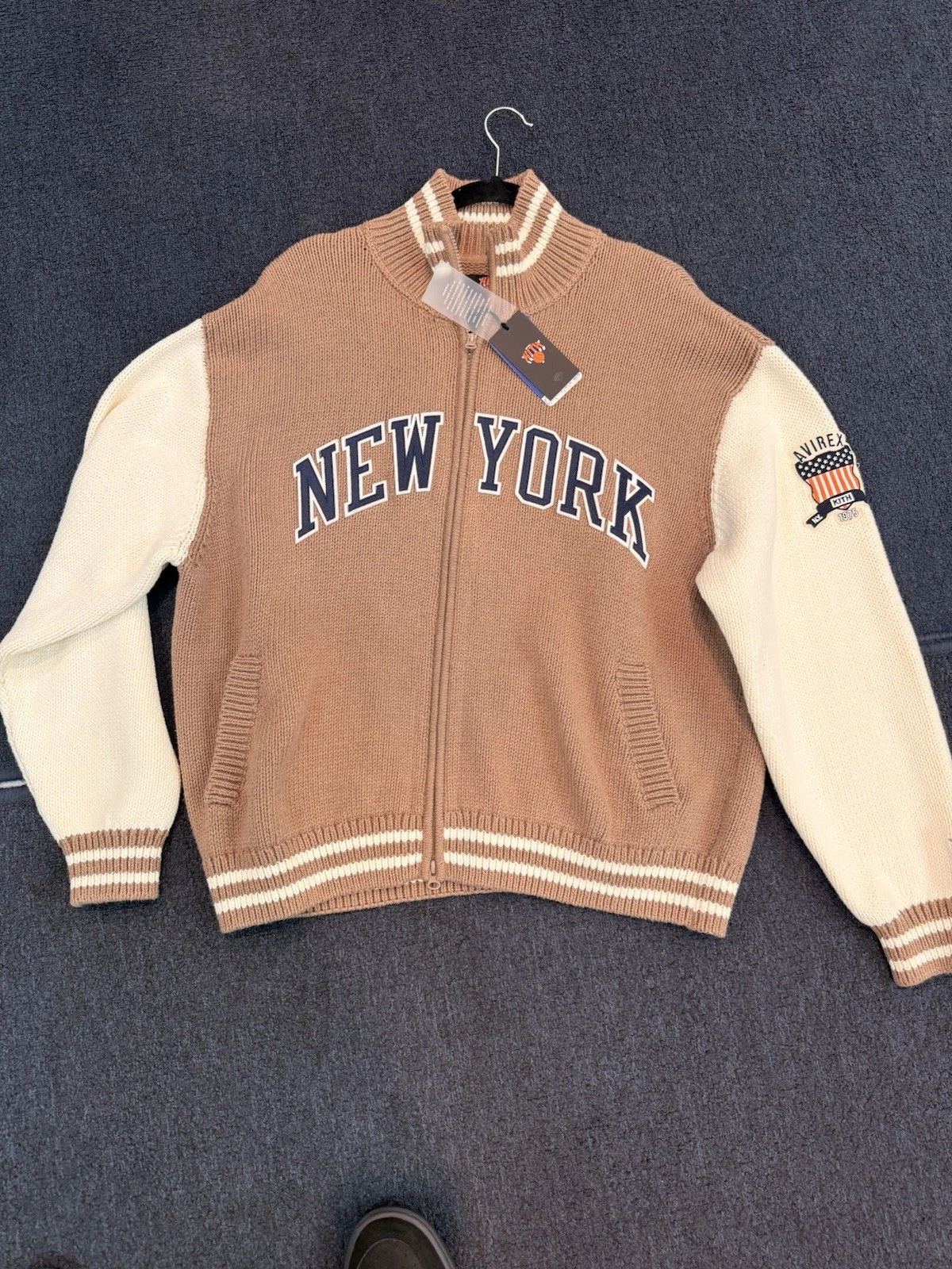 | FW24 | Kith & AVIREX x NY Knicks Wings Wyona Sweater | L |
Opens in a new window or tab