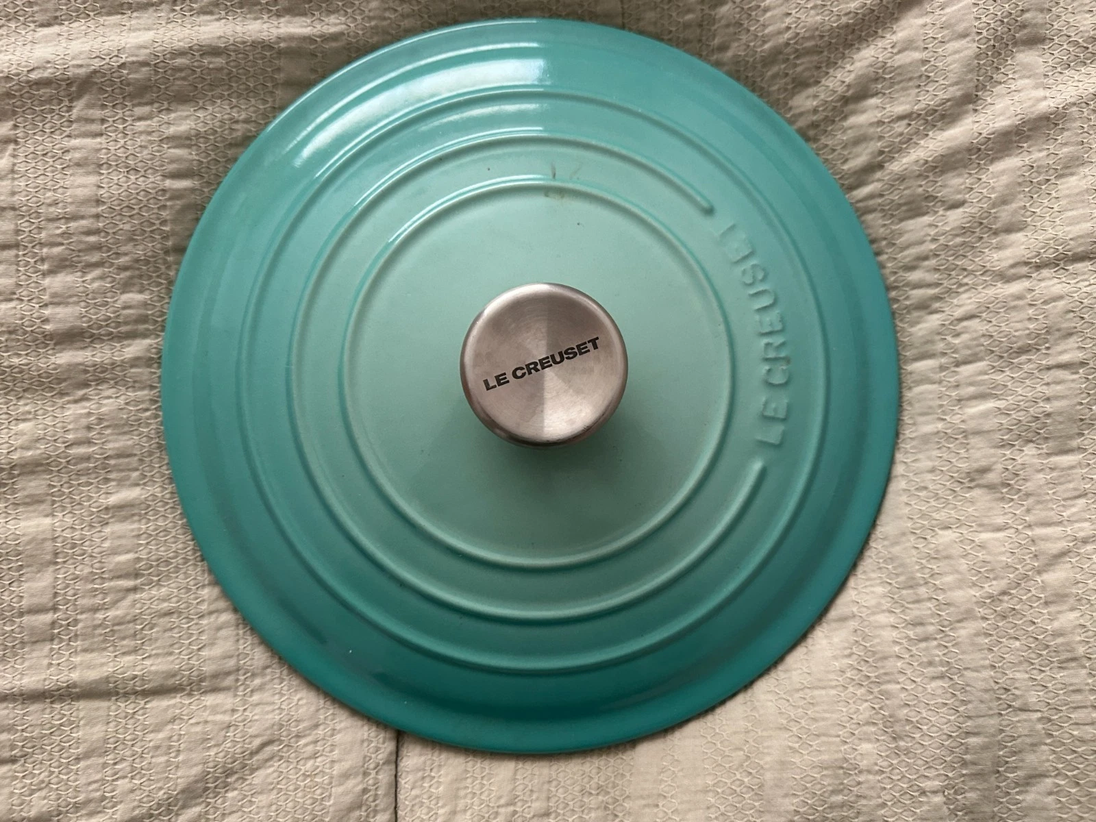 Le Creuset Signature Enameled Cast Iron Braiser, 3 1/2-Qt., Cover Only Cool Mint
Opens in a new wind