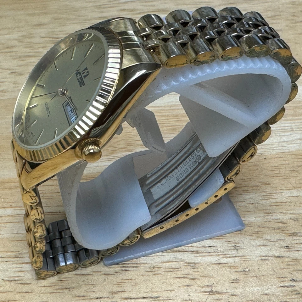 Reloj de Cuarzo Nelsonic Vintage Hombre Tono Dorado Bisel Acanalado Día Fecha Batería Nueva Foto 4 de 4