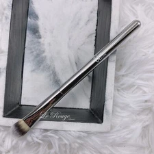 it Cosmetics Essential Concealer Brush *Travel size came from a set cream shadow