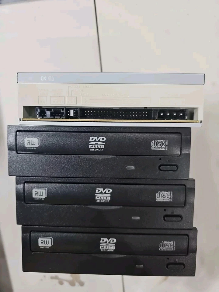 LITE-ON IT CORP DVD CD UNIDAD REESCRIBIBLE iHAP112-04 CU NEGRO INTERNO SATA Foto 3 de 3