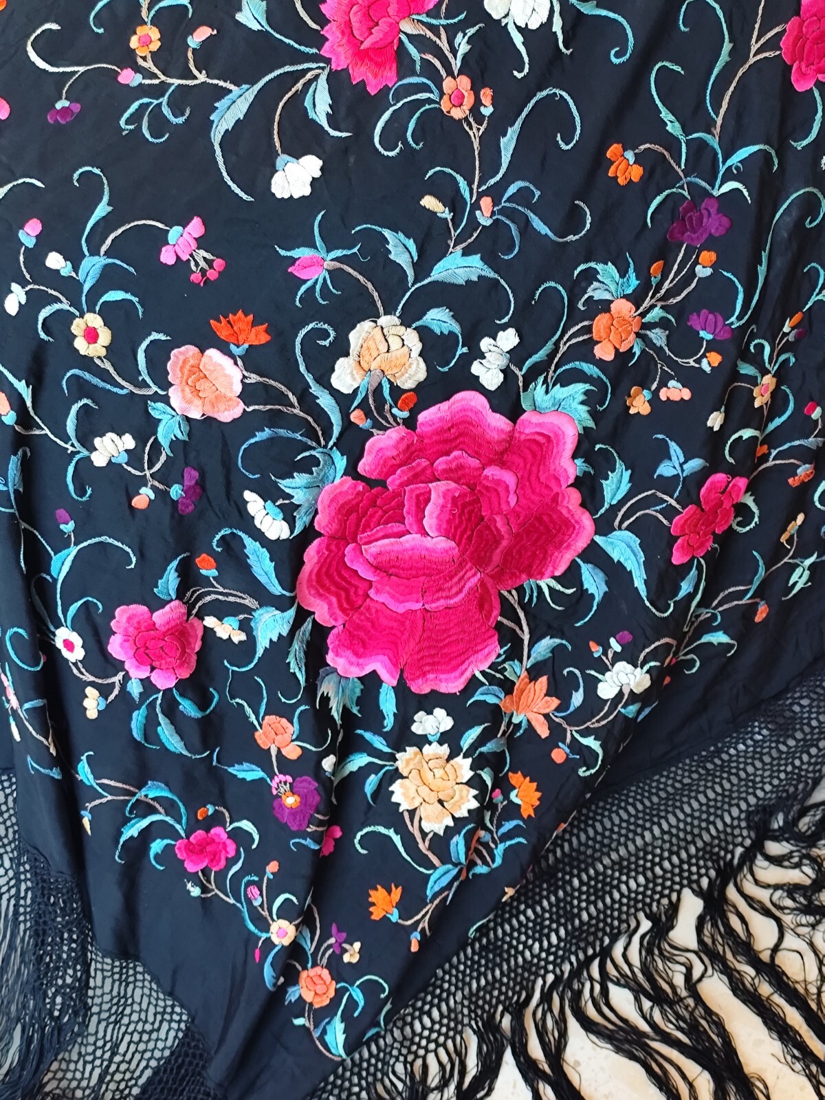 Antiguo manton de manila bordado a mano. Flamenco. Piano shawl