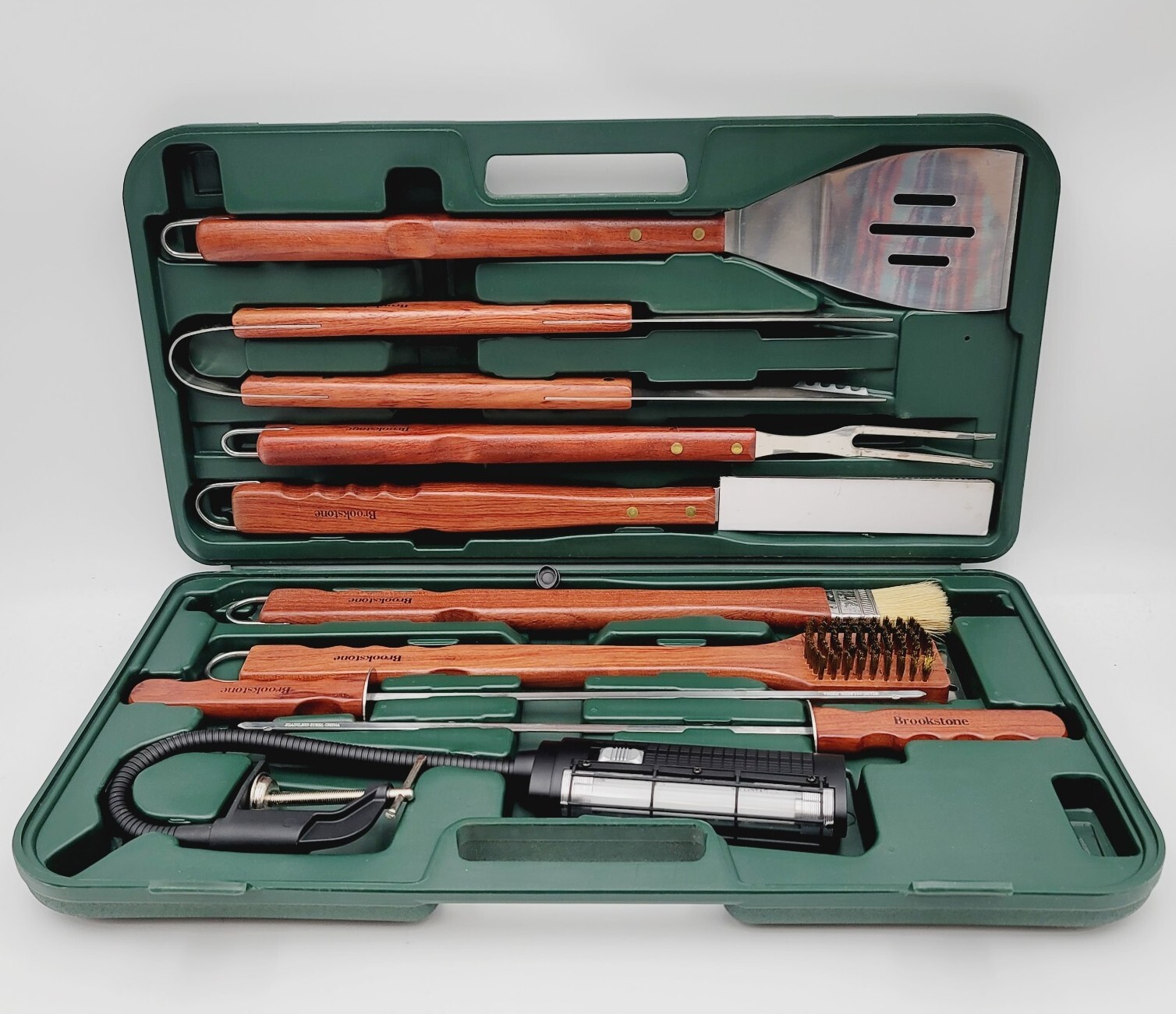 Brookstone BBQ Barbeque Grill Tool Accessory Set in Case 18 Piece Green