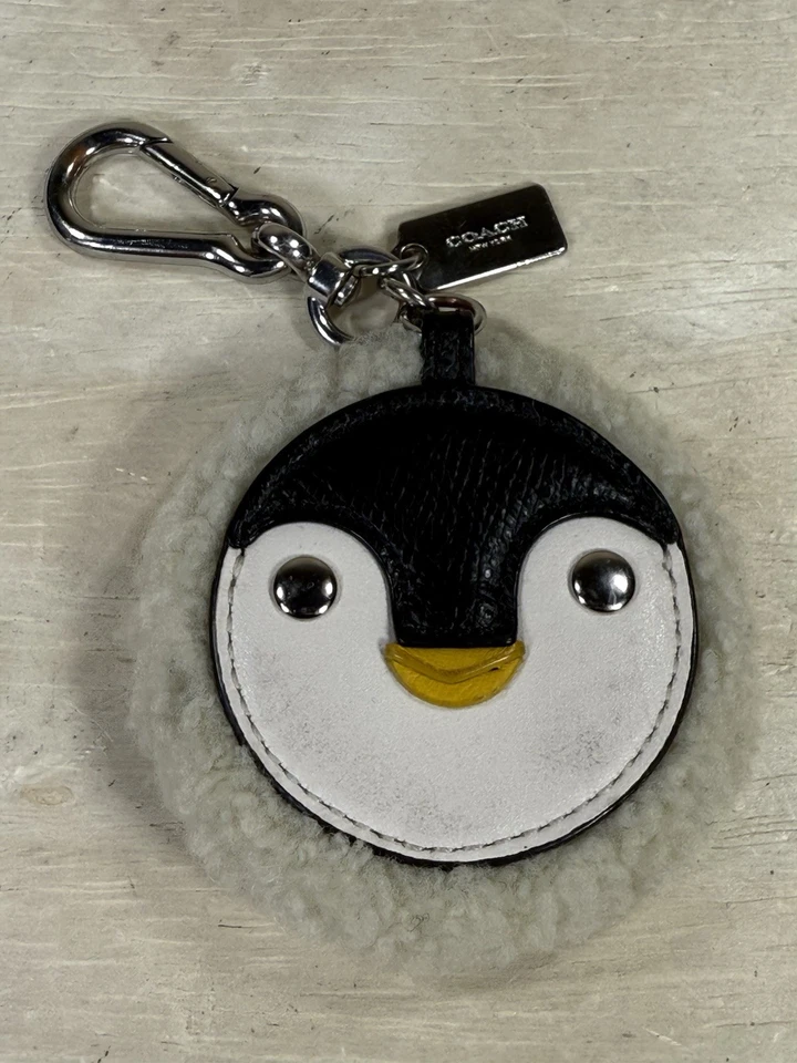Bolso de cuero de oveja Coach Designer Penguin encanto llavero plateado Foto 2 de 4