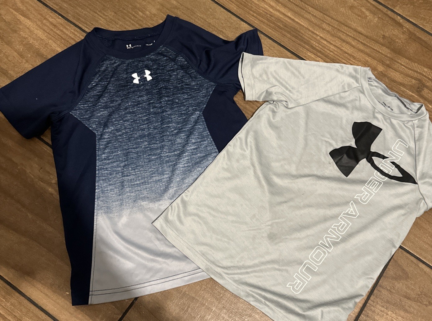 LOT OF 2 Under Armour Boys UA HeatGear Short Sleeve Shirt Gray& Blue YSMALL A5