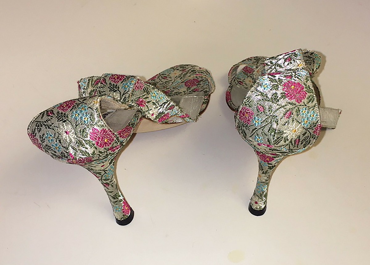 MANOLO BLAHNIK Brocade Jaquard Embroidered Floral Ankle