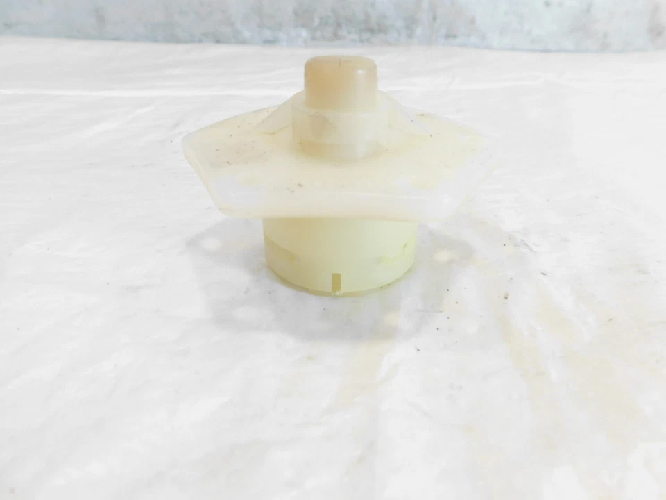 BMW C600 G650 HP2 K1200 K1300 R1200GS Gas Petrol Fuel Tank Release Safety Valve - Imagem 3 de 4