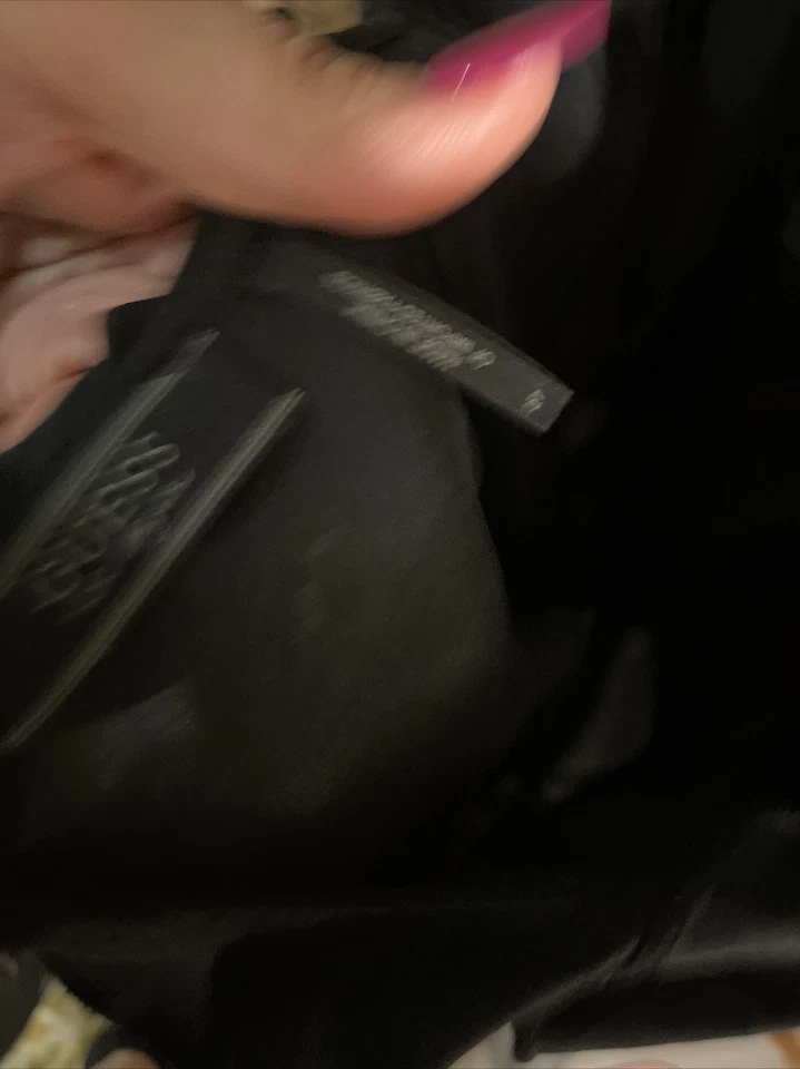 Pantalón Corto Mameluco 100% Seda GUESS Negro con Espalda Abierta TALLA 27 Foto 3 de 4