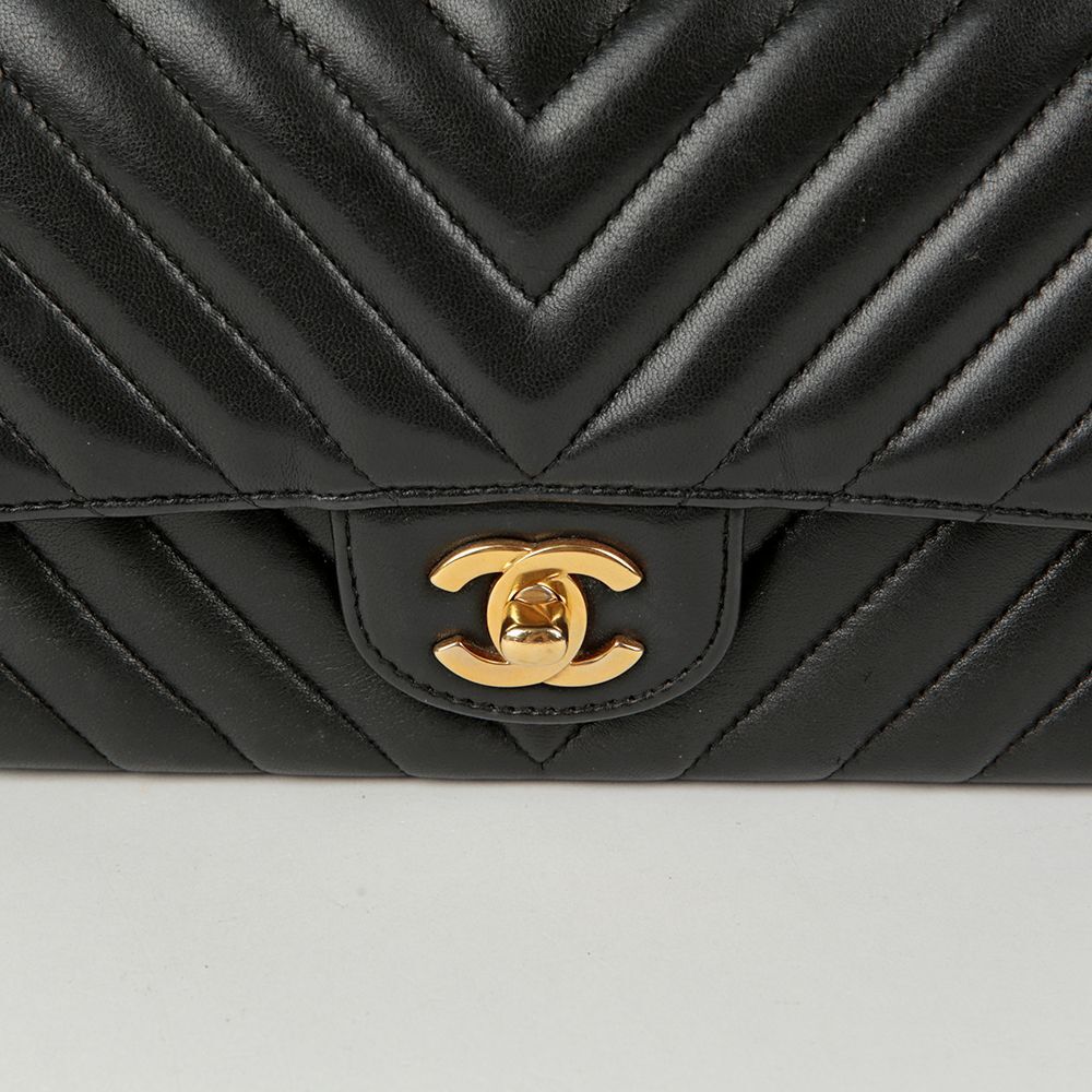 ショルダーバッグ・ポシェット × ヴィンテージ(中古) Chanel Patent Chevron Classic New Mini Crossbody Bag A69900 CHANEL Classic New Mini Chevron Crossbody Bag A69900