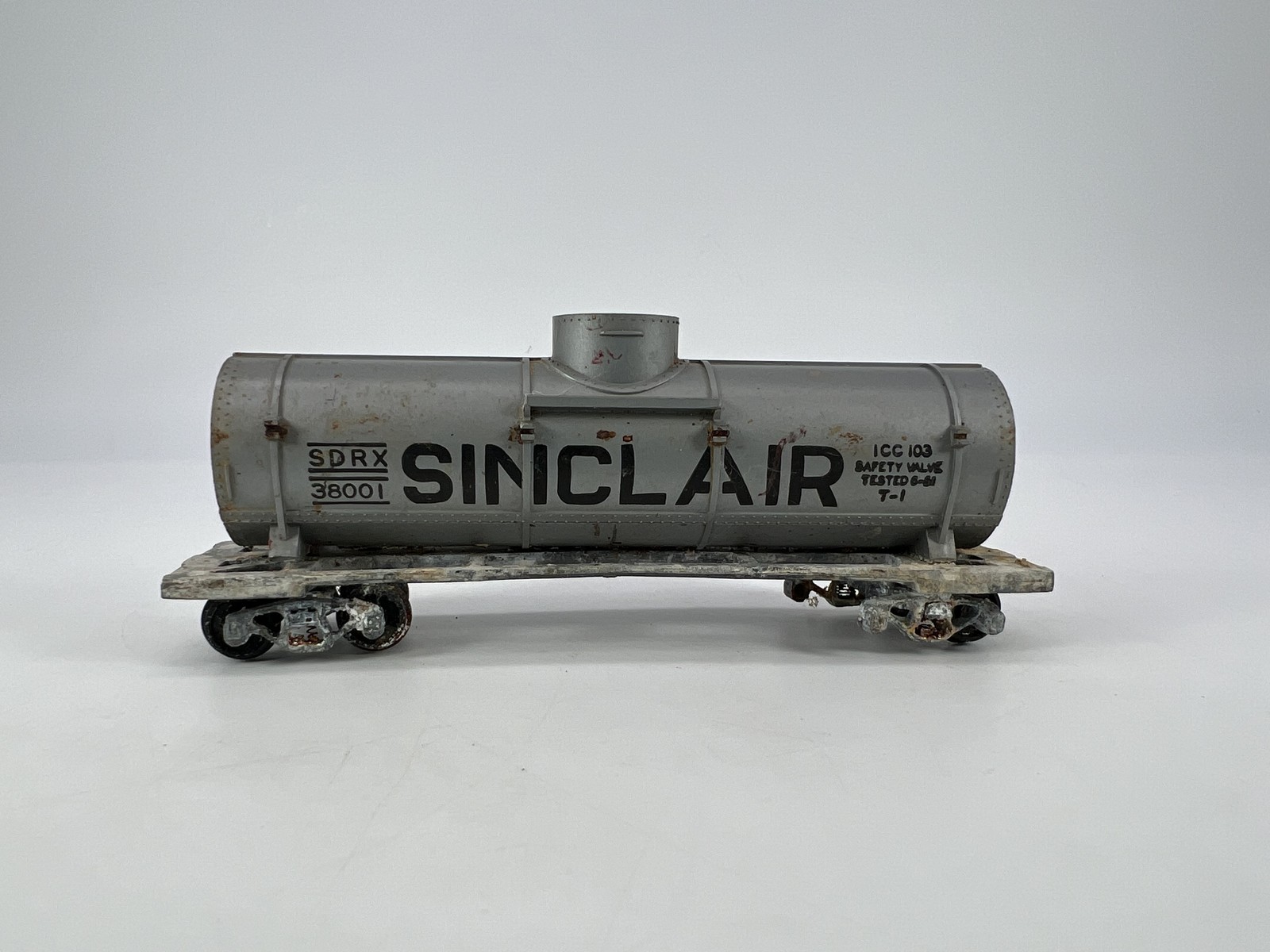 #38001 HO Sinclair SDRX Tank Car Single Dome Poor