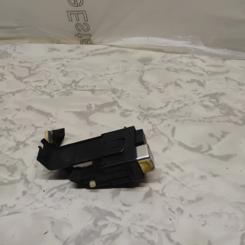 2002 Honda Odyssey sob o capô lado direito. CAIXA DE RELÉ PEQUENA com SUPORTE E TAMPA FABRICANTE DE EQUIPAMENTO ORIGINAL B54 - Imagem 3 de 4