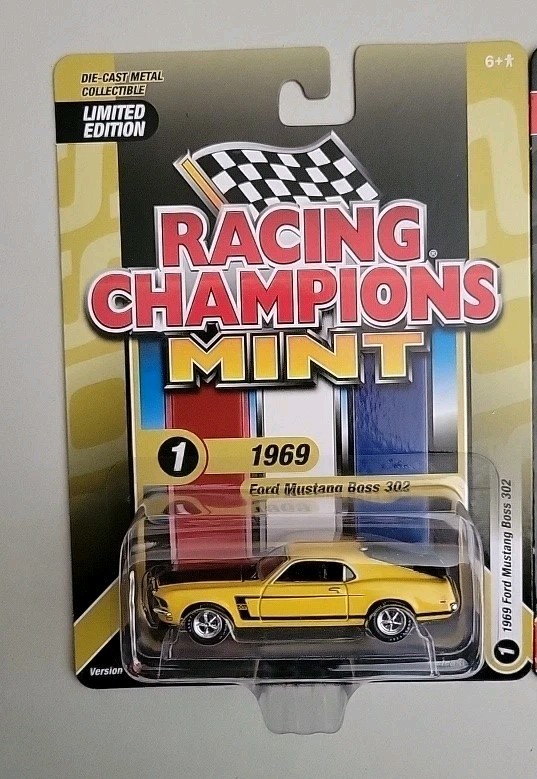 Racing Champs Mint 2 Variation Limited Edition 1969 Ford Mustang Boss 302 1:64
