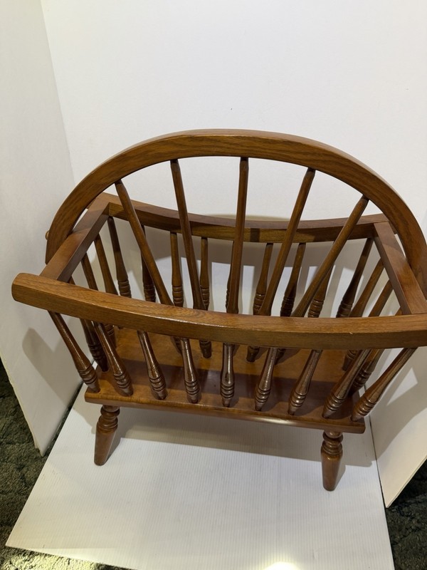 Vintage Colonial Windsor Captain Spindles Solid Wood Magazine Newspaper Rack