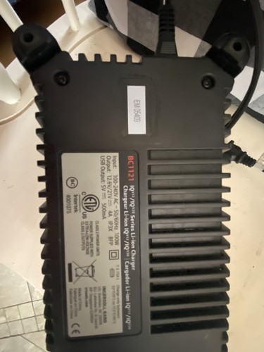 Ingersoll Rand BC1121 12V/20V Lithium Ion Battery Charger And Battery 2.5 AH - Picture 3 of 7