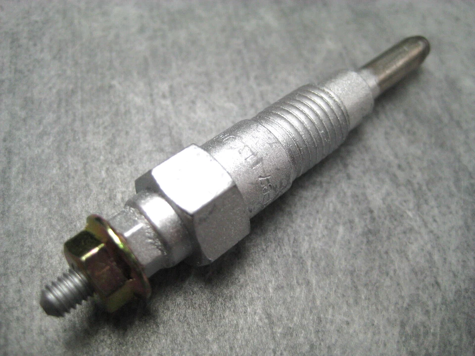 Bujía incandescente diésel para camioneta Nissan 1981-82 2,2 L - Hecha en Japón - ¡Envío rápido! Foto 2 de 4