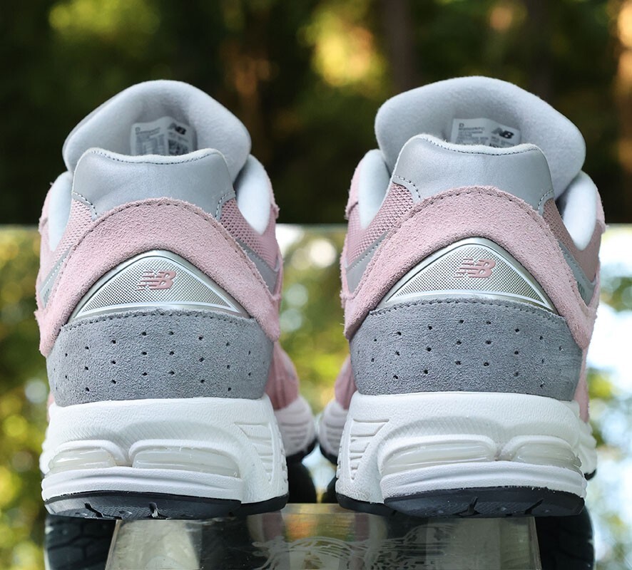 スニーカー New Balance 2002 Pink M2002RFC NEW BALANCE Men's 2002R 'Pink Grey' White M2002RFC Sneakers