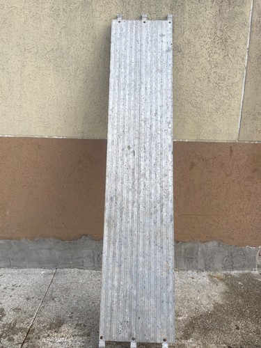8 FT. X 19 IN SCAFFOLDING PLATFORM AND REINFORCED EDGE