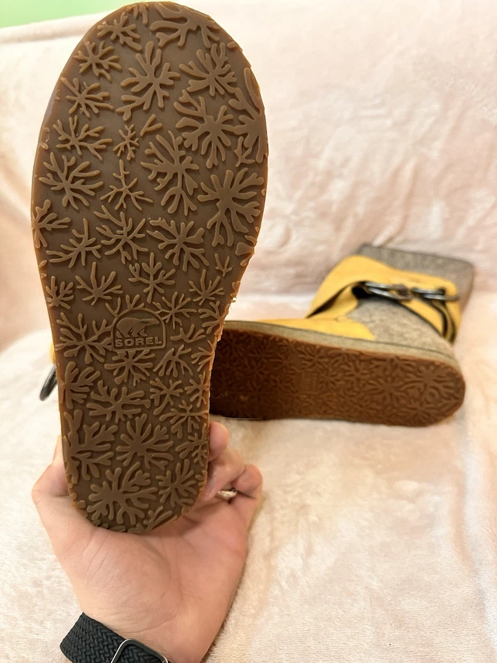 Botas Sorel para mujer de cuero y lana a media pantorrilla correas con hebilla Foto 4 de 4