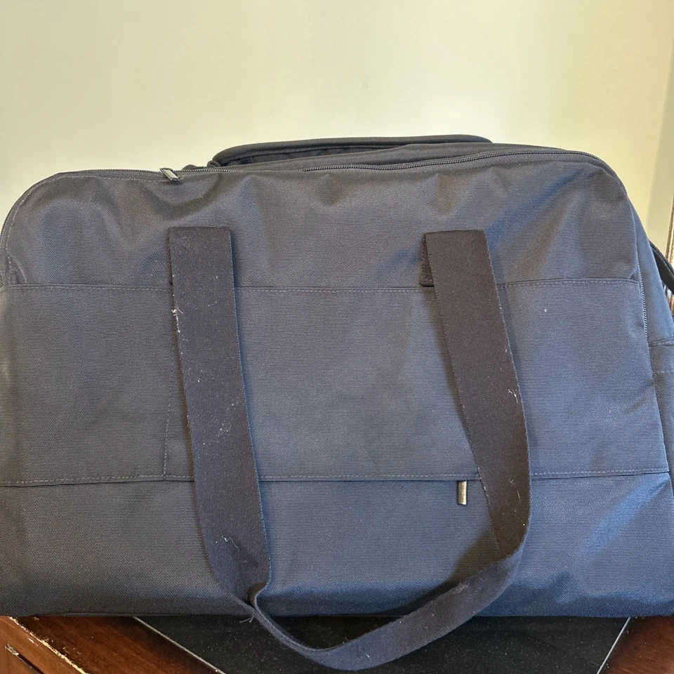 Vera Bradley Lighten Up Compacto Fin de Semana Bolsa de Viaje para Laptop Negro Foto 2 de 4