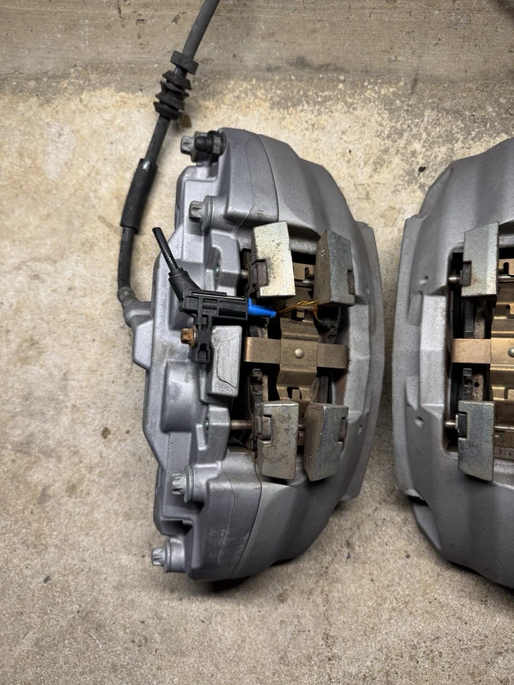 Pinzas de freno Brembo delanteras izquierda y derecha Mercedes-Benz GLC 300 2016-2020 OEM Foto 3 de 4