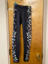 MOLO SIZE 164/ LEGGINGS / POLYESTER ELASTANE/ Black with Flowers down side of le